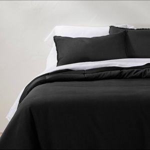 Target Casaluna queen size comforter with two shams